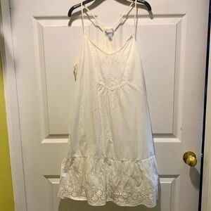 Stylish White Knee-Length Sundress
